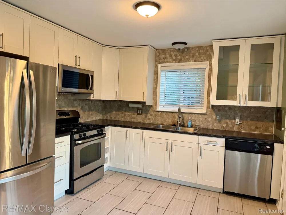 1842 Chaucer Avenue Madison Heights City, MI 48071