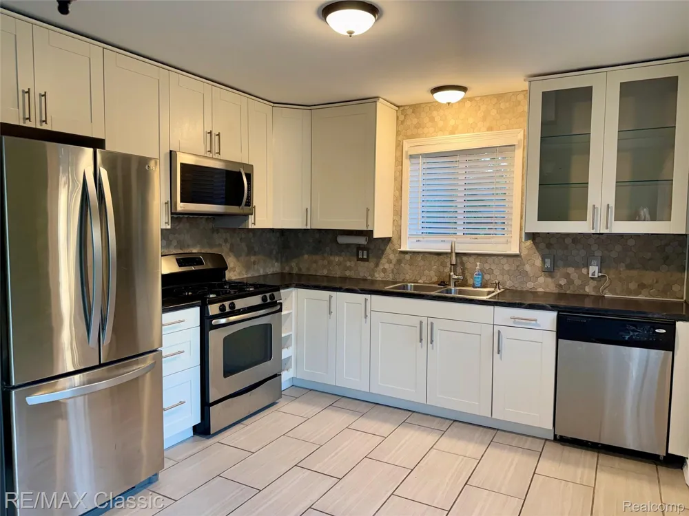1842 Chaucer Avenue Madison Heights City, MI 48071