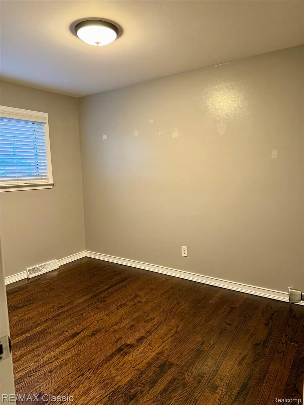 1842 Chaucer Avenue Madison Heights City, MI 48071