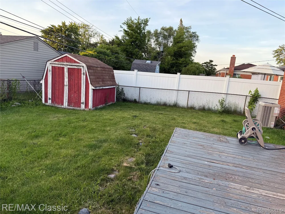 1842 Chaucer Avenue Madison Heights City, MI 48071