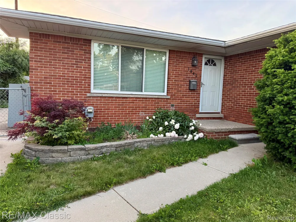 1842 Chaucer Avenue Madison Heights City, MI 48071