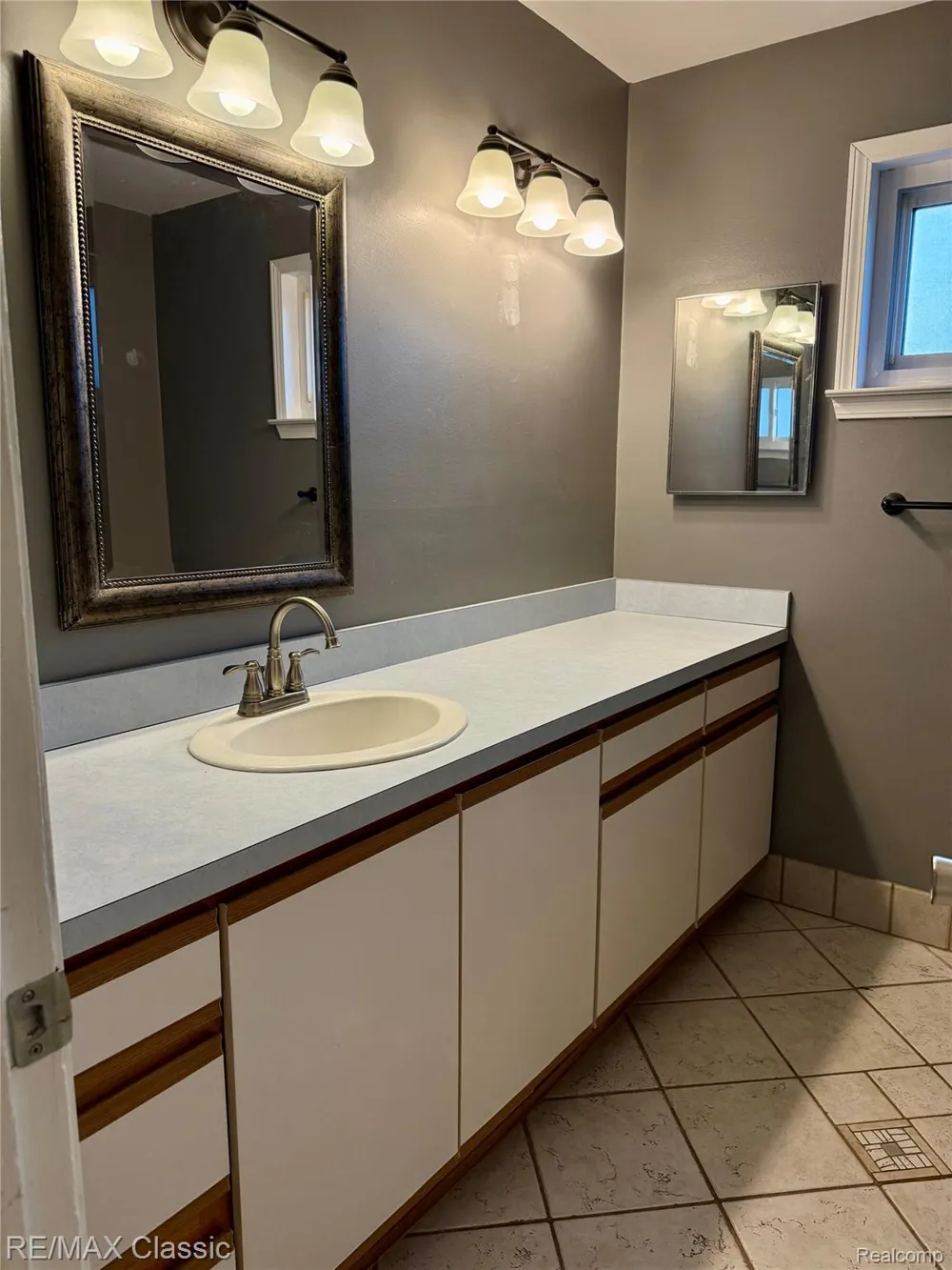 1842 Chaucer Avenue Madison Heights City, MI 48071