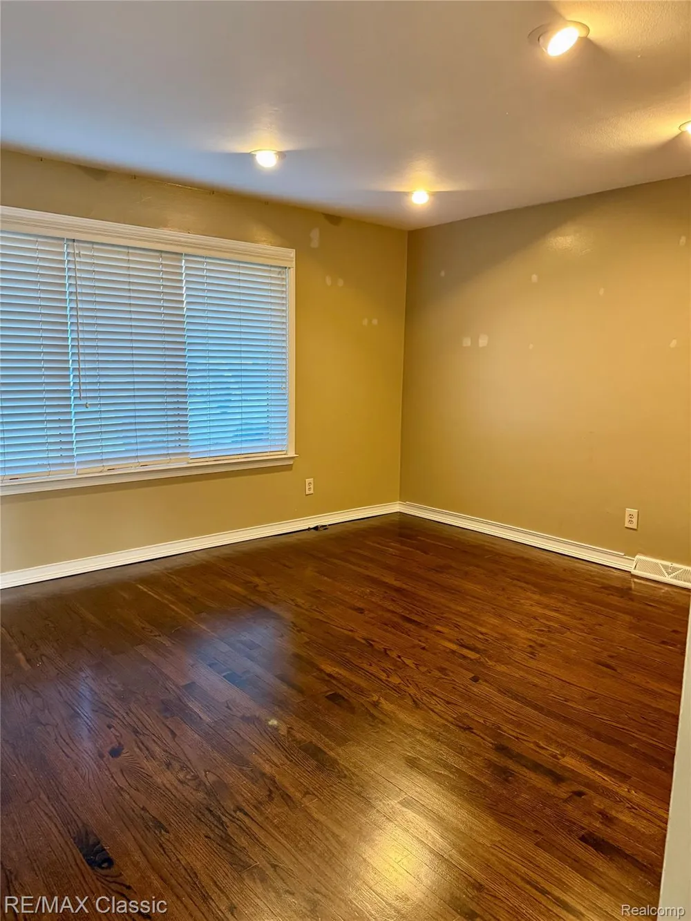 1842 Chaucer Avenue Madison Heights City, MI 48071