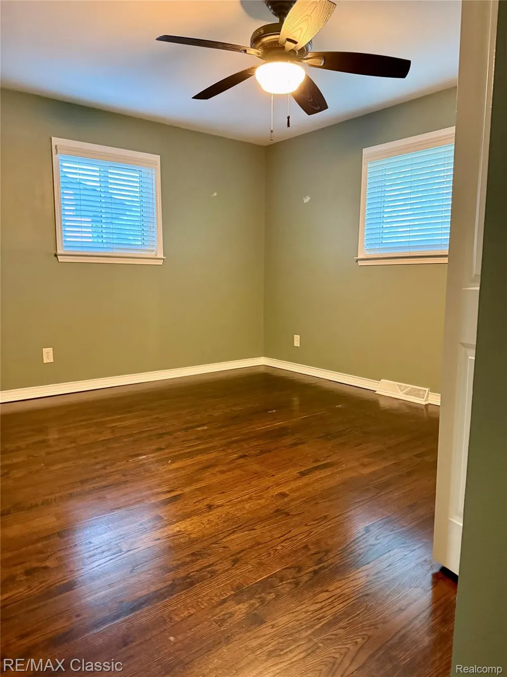1842 Chaucer Avenue Madison Heights City, MI 48071