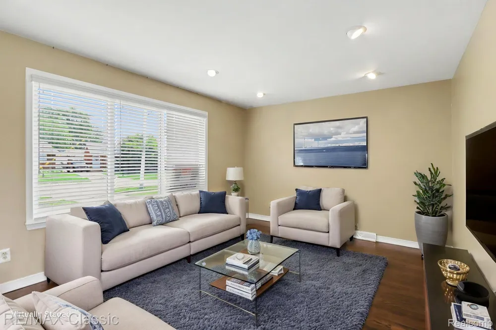 1842 Chaucer Avenue Madison Heights City, MI 48071