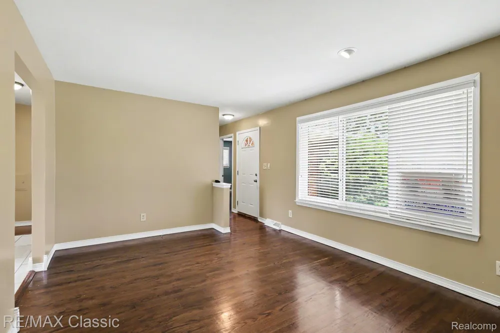 1842 Chaucer Avenue Madison Heights City, MI 48071