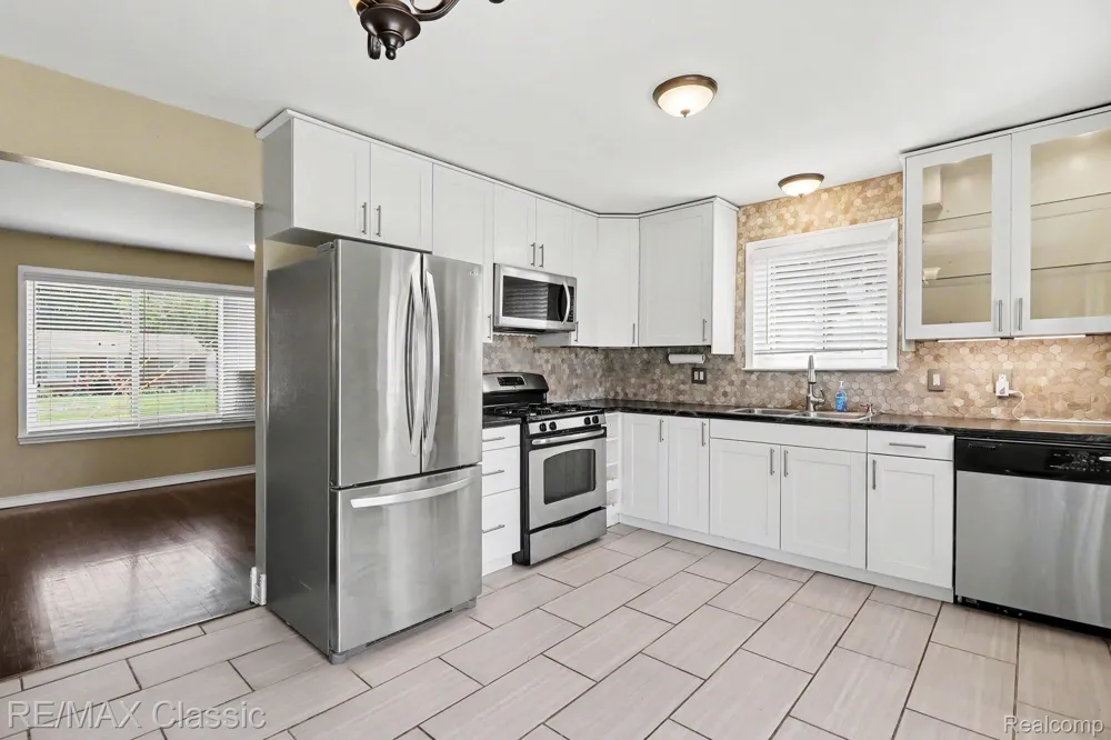 1842 Chaucer Avenue Madison Heights City, MI 48071