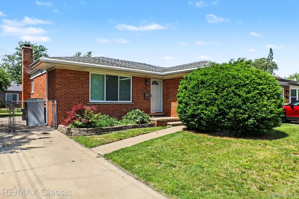 1842 Chaucer Avenue Madison Heights City, MI 48071