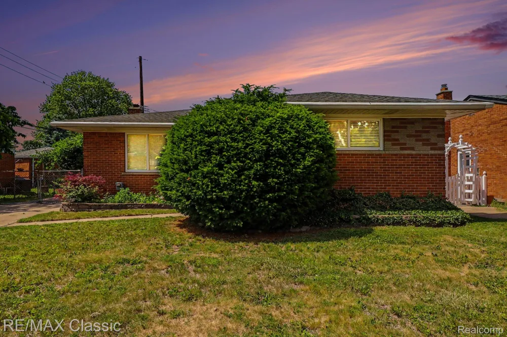 1842 Chaucer Avenue Madison Heights City, MI 48071
