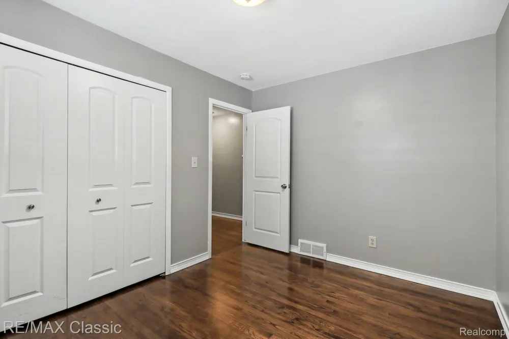 1842 Chaucer Avenue Madison Heights City, MI 48071