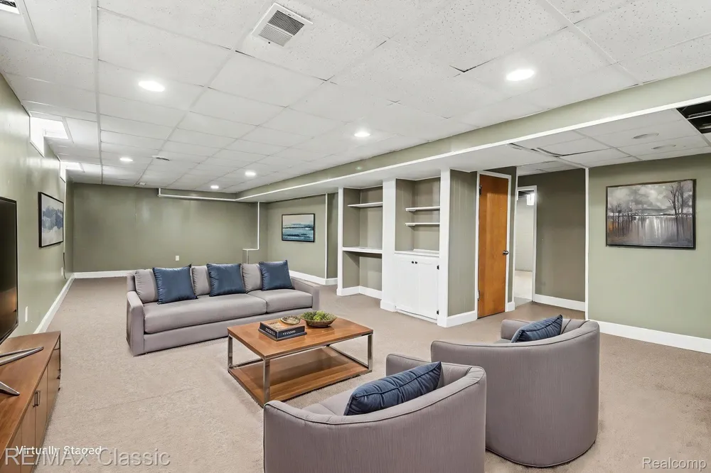 1842 Chaucer Avenue Madison Heights City, MI 48071