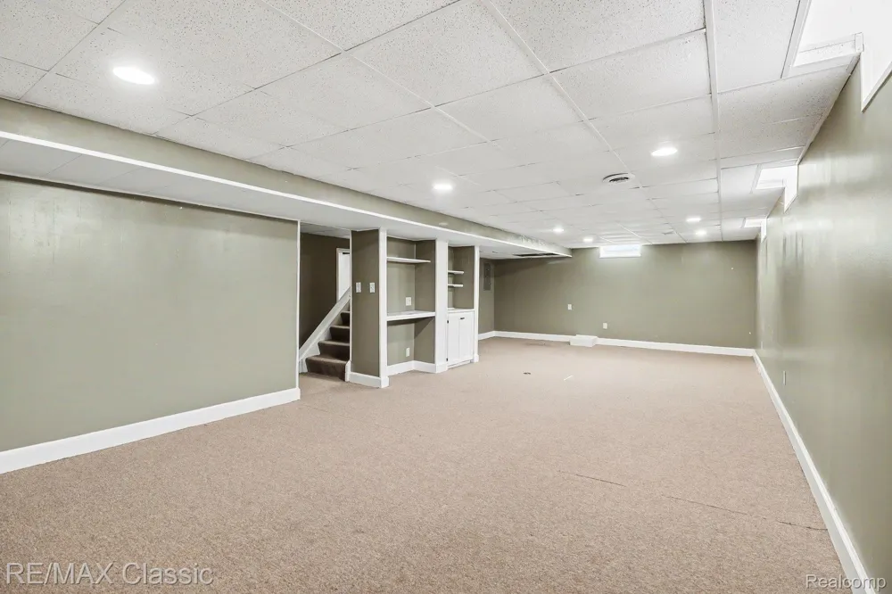 1842 Chaucer Avenue Madison Heights City, MI 48071