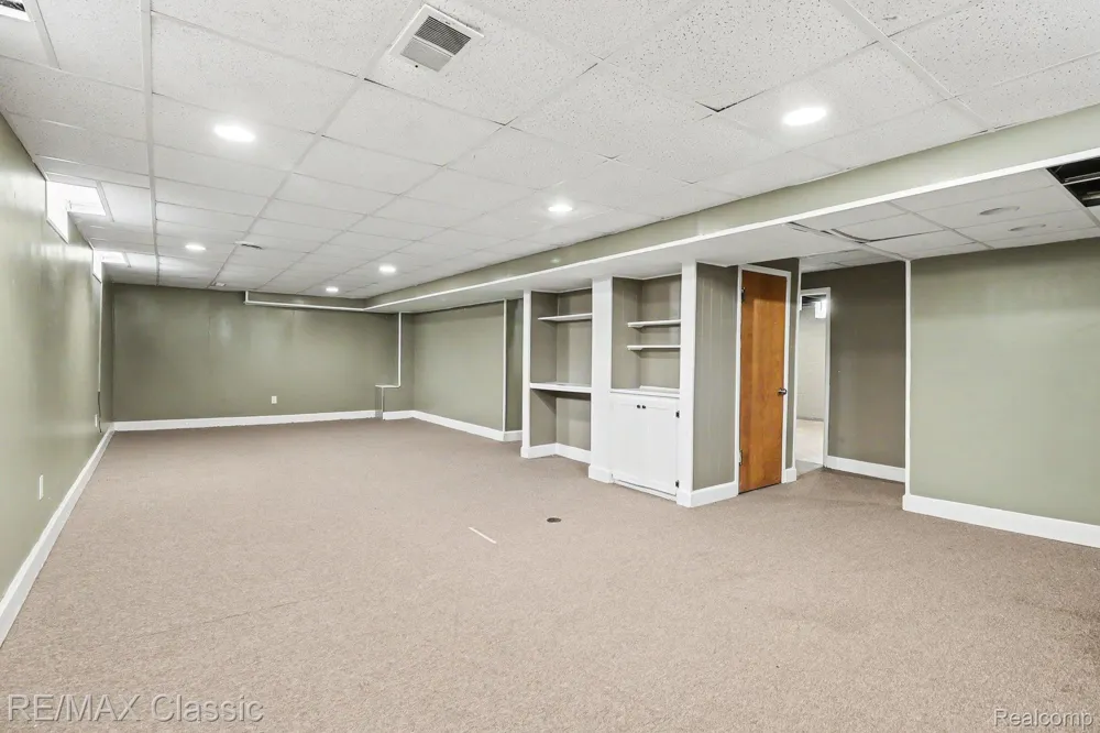 1842 Chaucer Avenue Madison Heights City, MI 48071