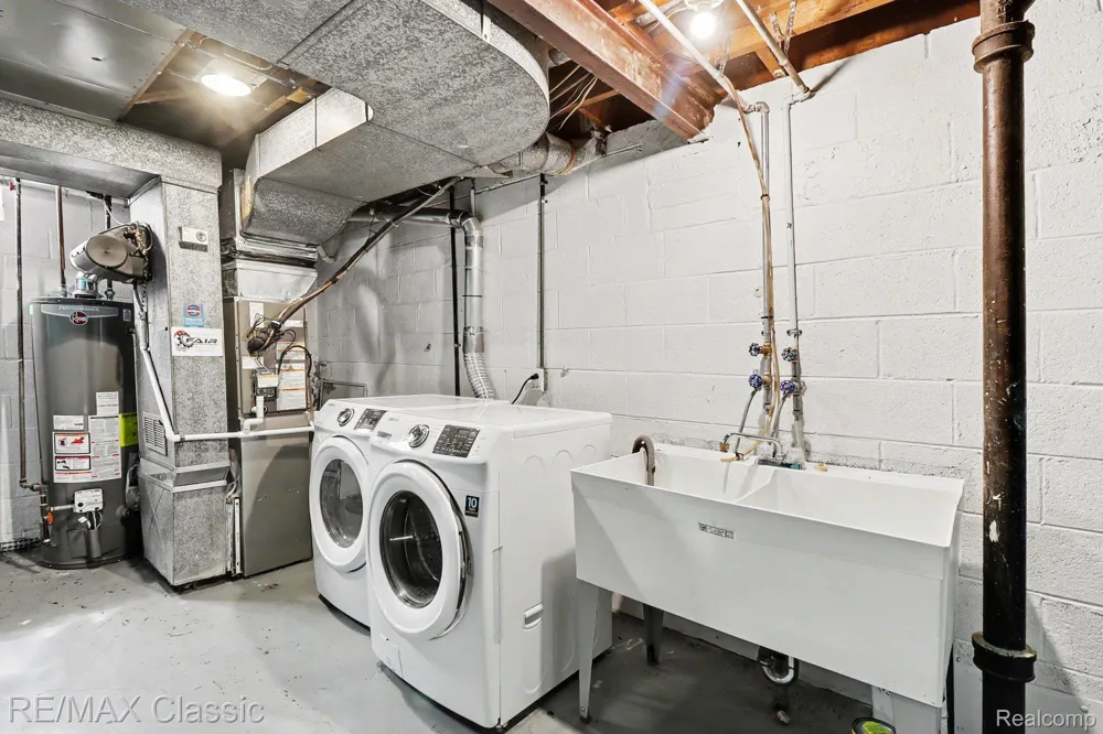 1842 Chaucer Avenue Madison Heights City, MI 48071