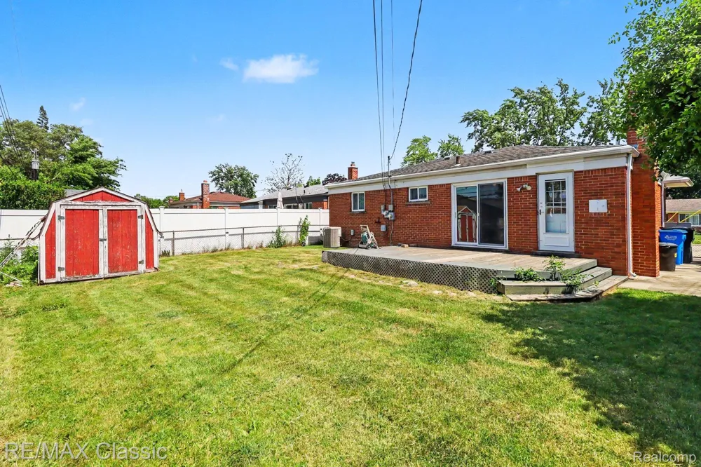 1842 Chaucer Avenue Madison Heights City, MI 48071