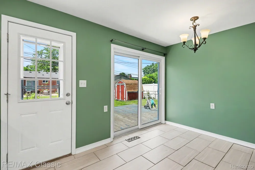 1842 Chaucer Avenue Madison Heights City, MI 48071