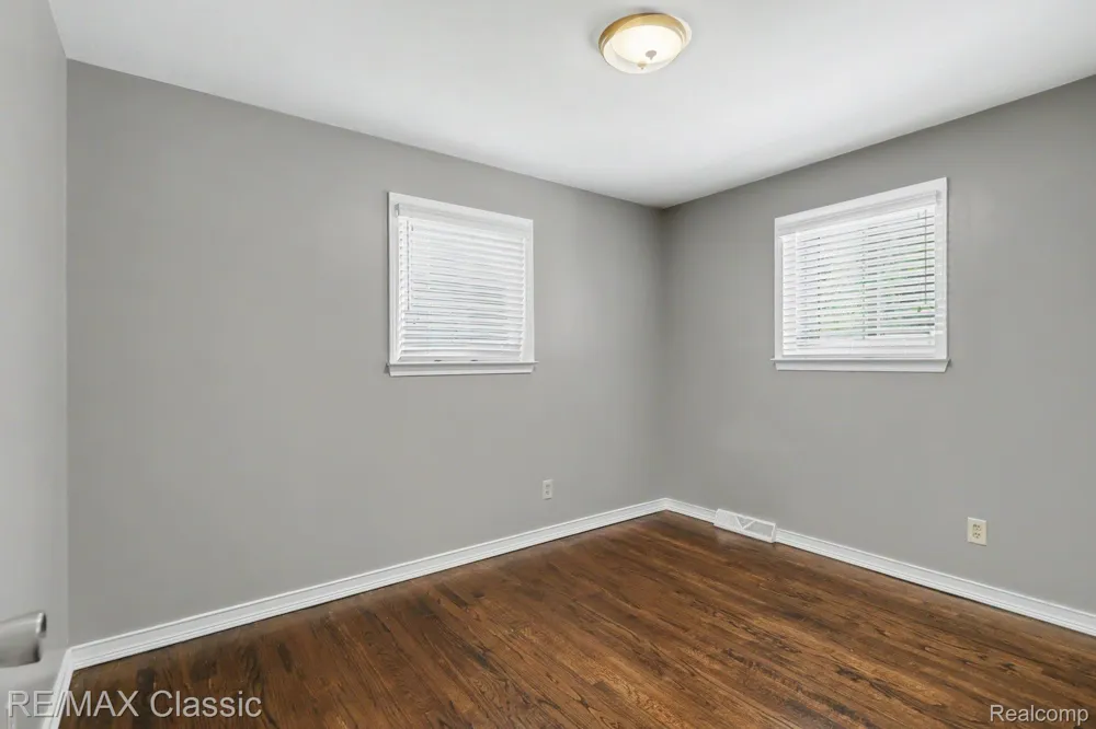 1842 Chaucer Avenue Madison Heights City, MI 48071