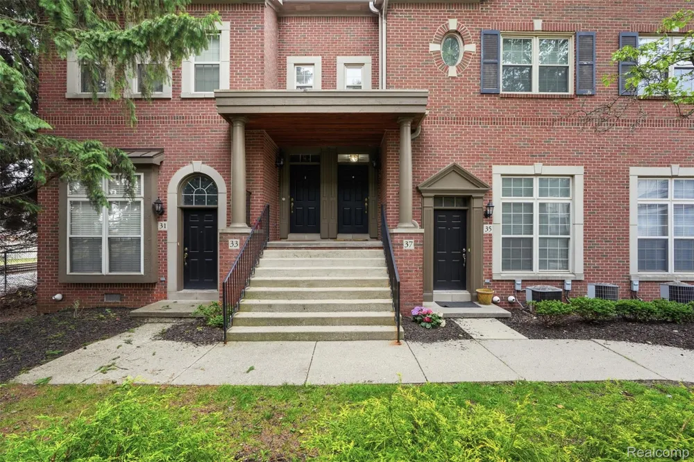 37 W Village Lane Dearborn City, MI 48124