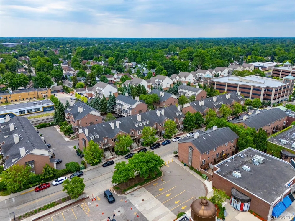 37 W Village Lane Dearborn City, MI 48124