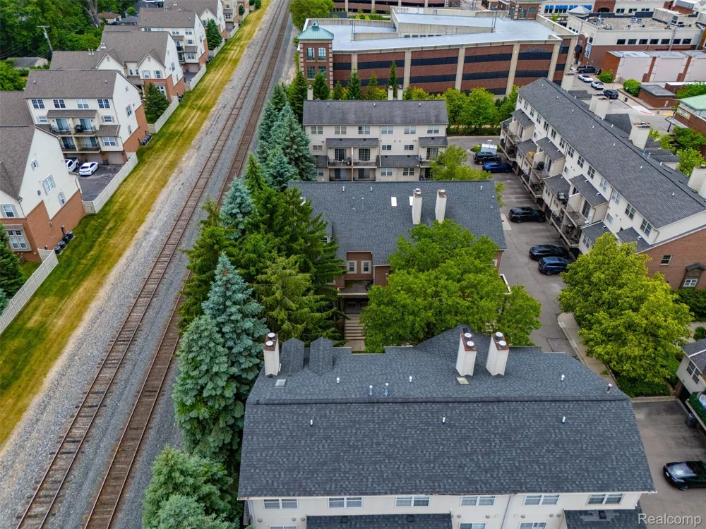 37 W Village Lane Dearborn City, MI 48124