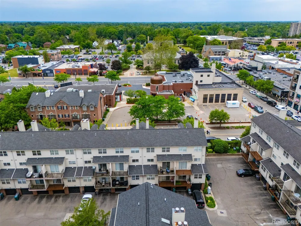37 W Village Lane Dearborn City, MI 48124
