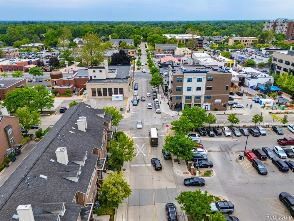 37 W Village Lane Dearborn City, MI 48124