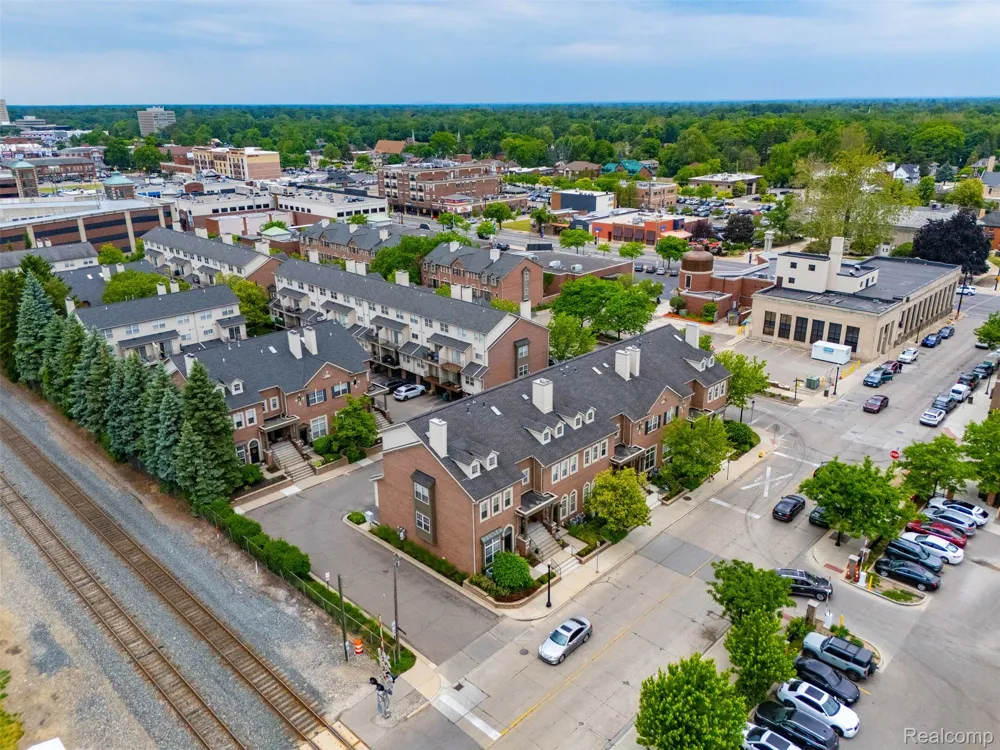 37 W Village Lane Dearborn City, MI 48124