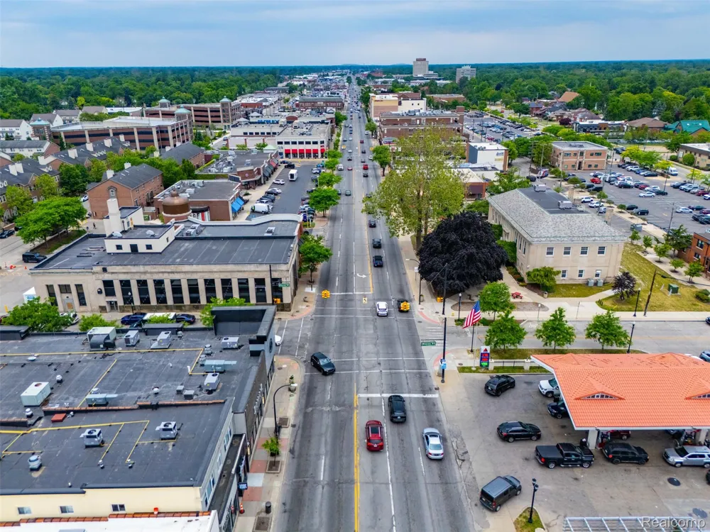 37 W Village Lane Dearborn City, MI 48124