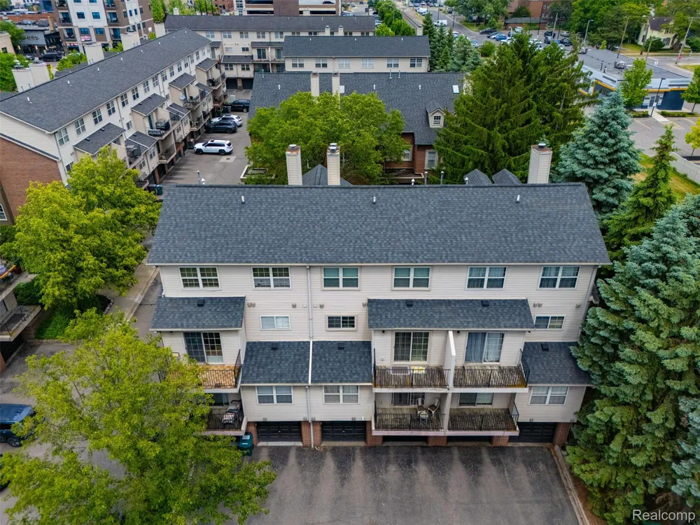37 W Village Lane Dearborn City, MI 48124
