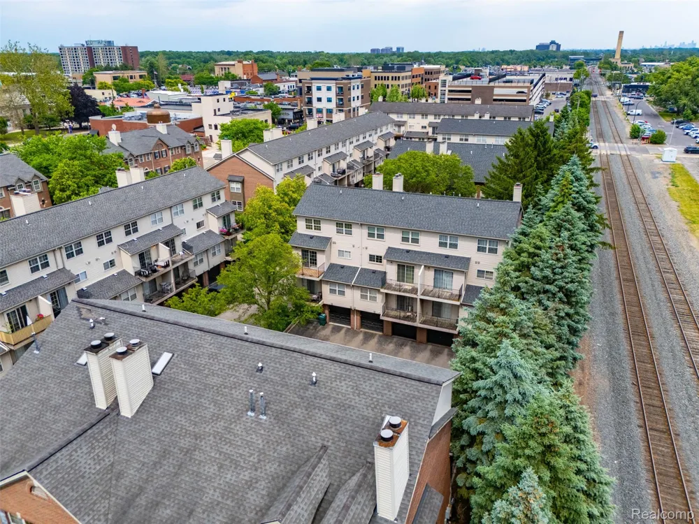 37 W Village Lane Dearborn City, MI 48124