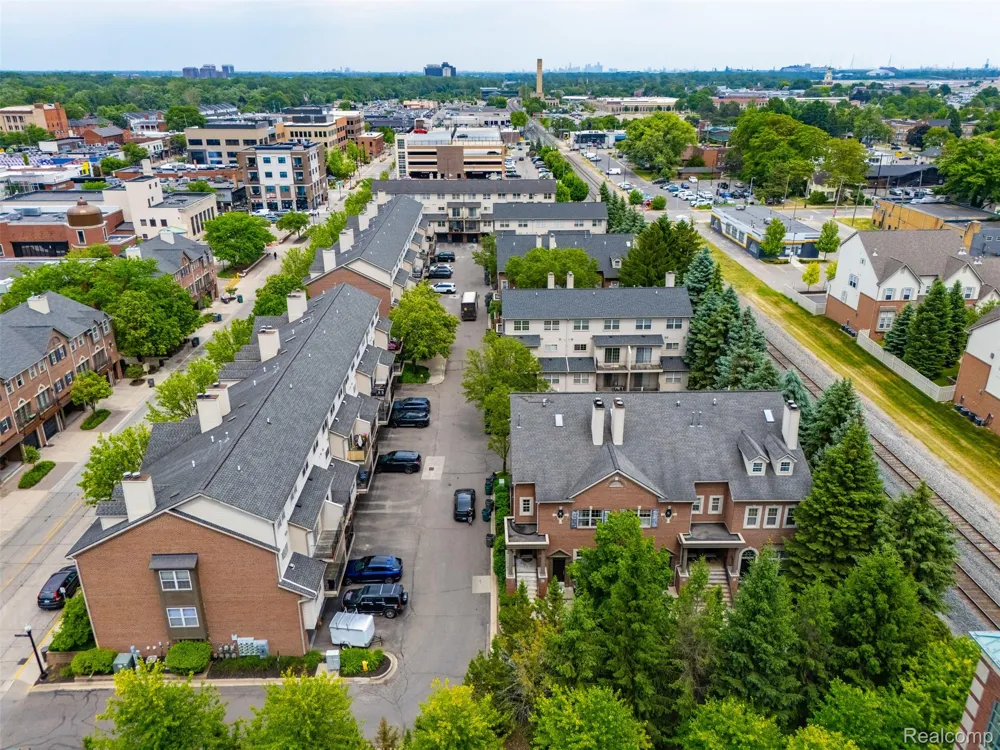 37 W Village Lane Dearborn City, MI 48124