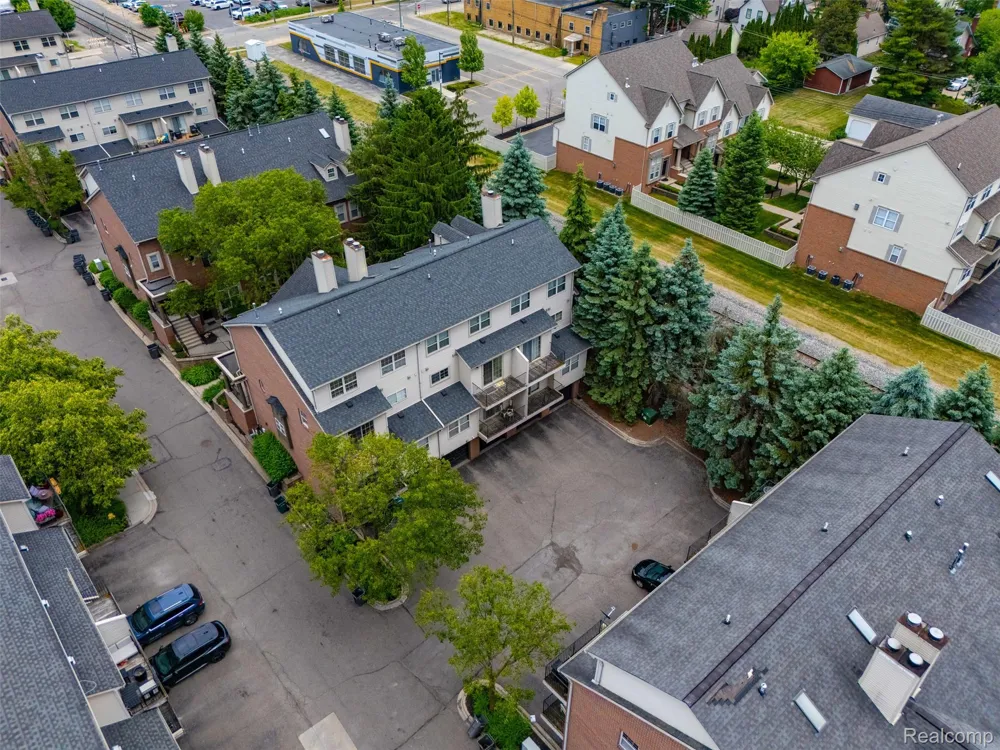 37 W Village Lane Dearborn City, MI 48124