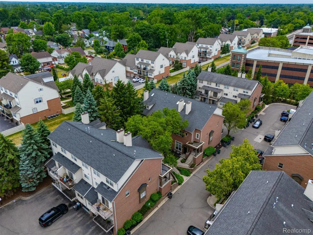 37 W Village Lane Dearborn City, MI 48124
