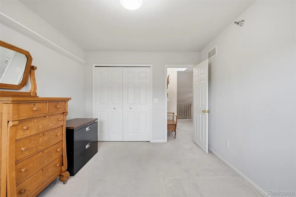 37 W Village Lane Dearborn City, MI 48124