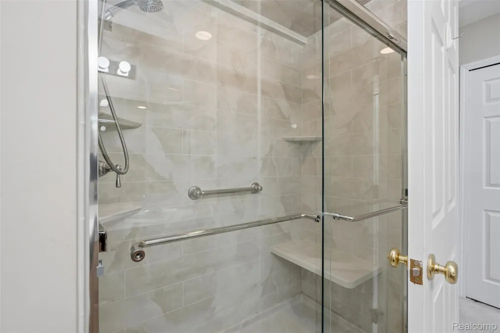 37 W Village Lane Dearborn City, MI 48124