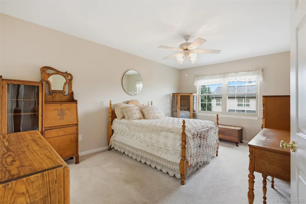 37 W Village Lane Dearborn City, MI 48124
