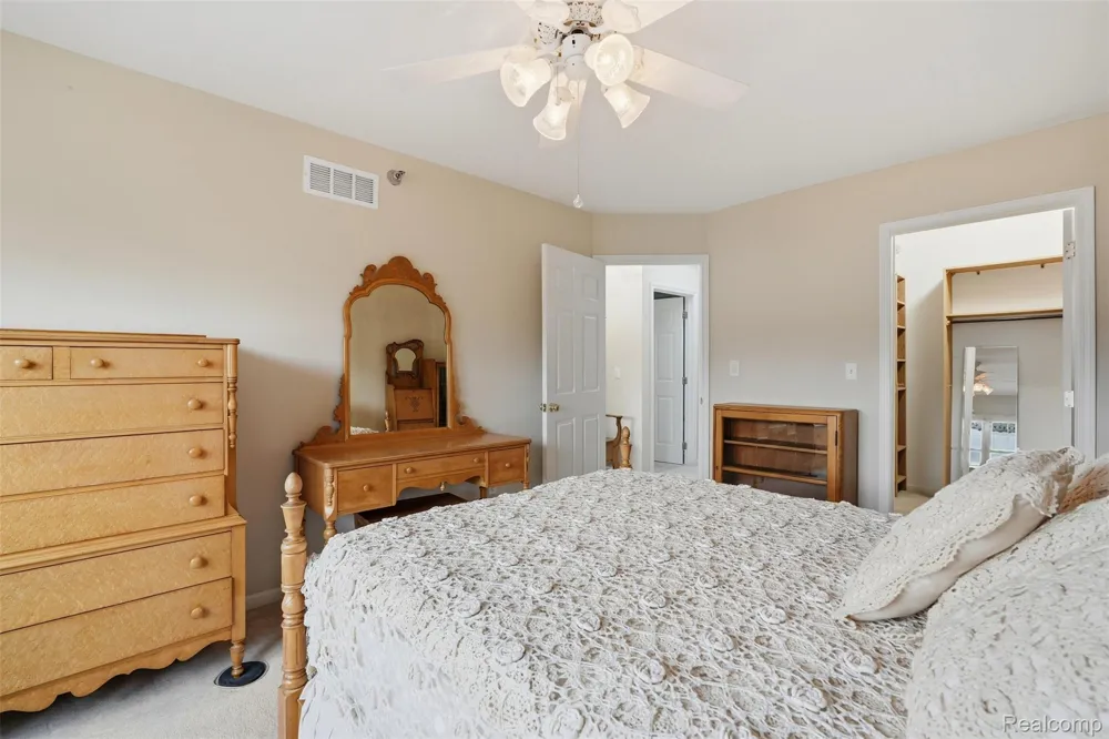 37 W Village Lane Dearborn City, MI 48124