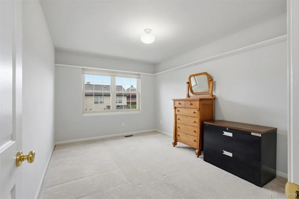 37 W Village Lane Dearborn City, MI 48124