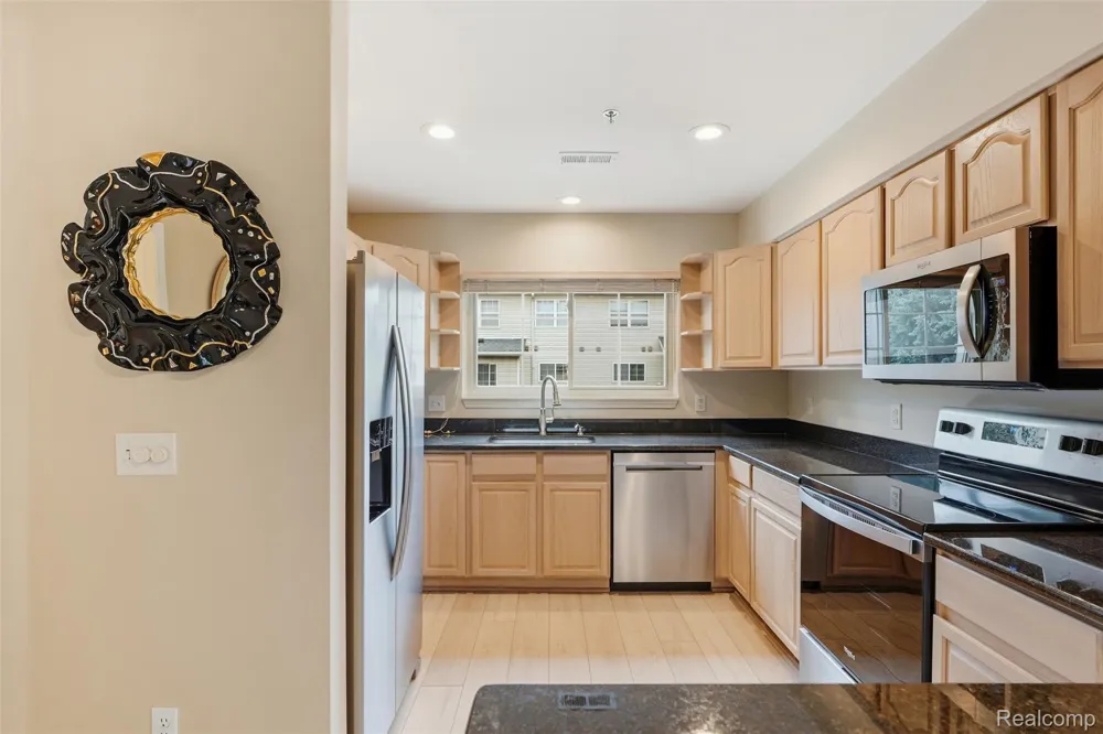 37 W Village Lane Dearborn City, MI 48124