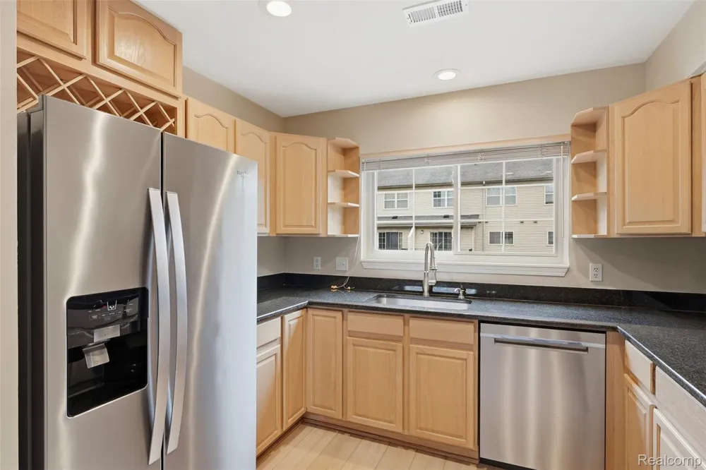 37 W Village Lane Dearborn City, MI 48124