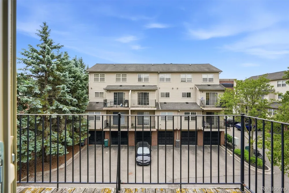 37 W Village Lane Dearborn City, MI 48124