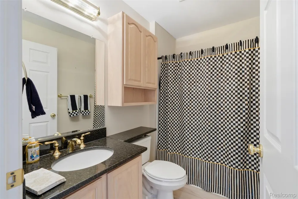 37 W Village Lane Dearborn City, MI 48124
