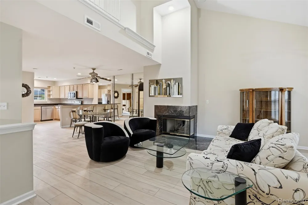 37 W Village Lane Dearborn City, MI 48124