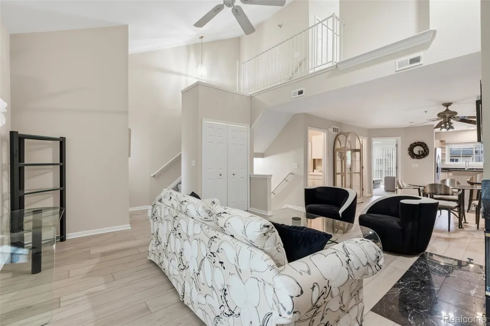 37 W Village Lane Dearborn City, MI 48124