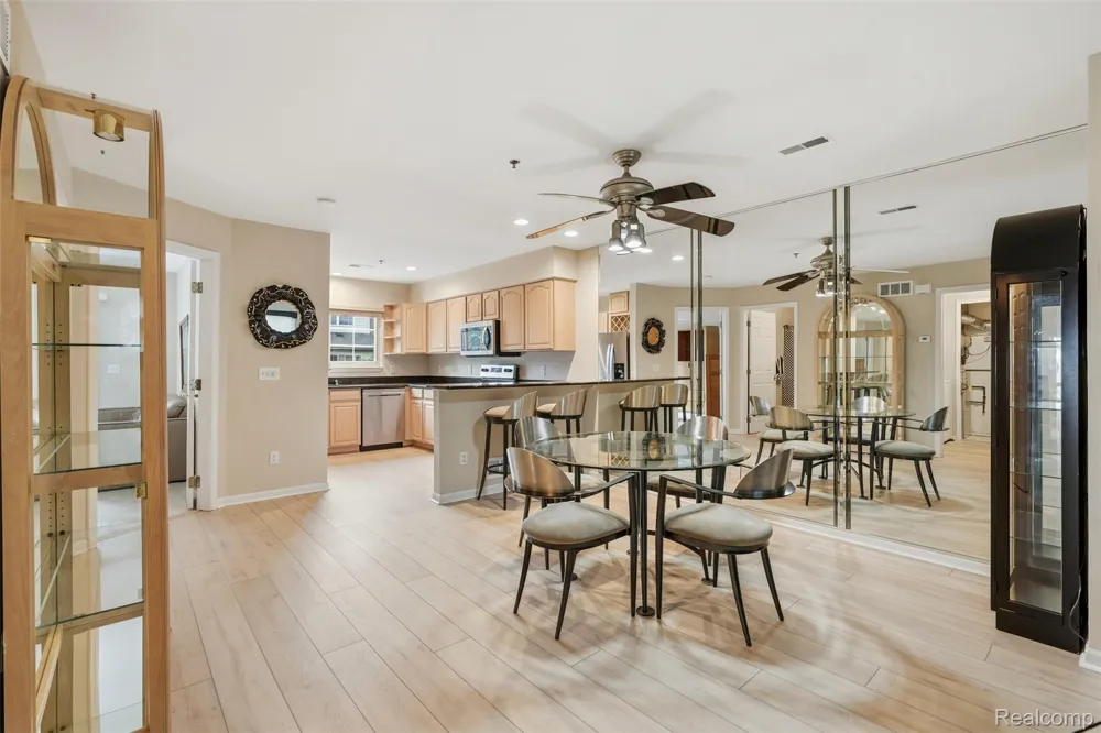 37 W Village Lane Dearborn City, MI 48124