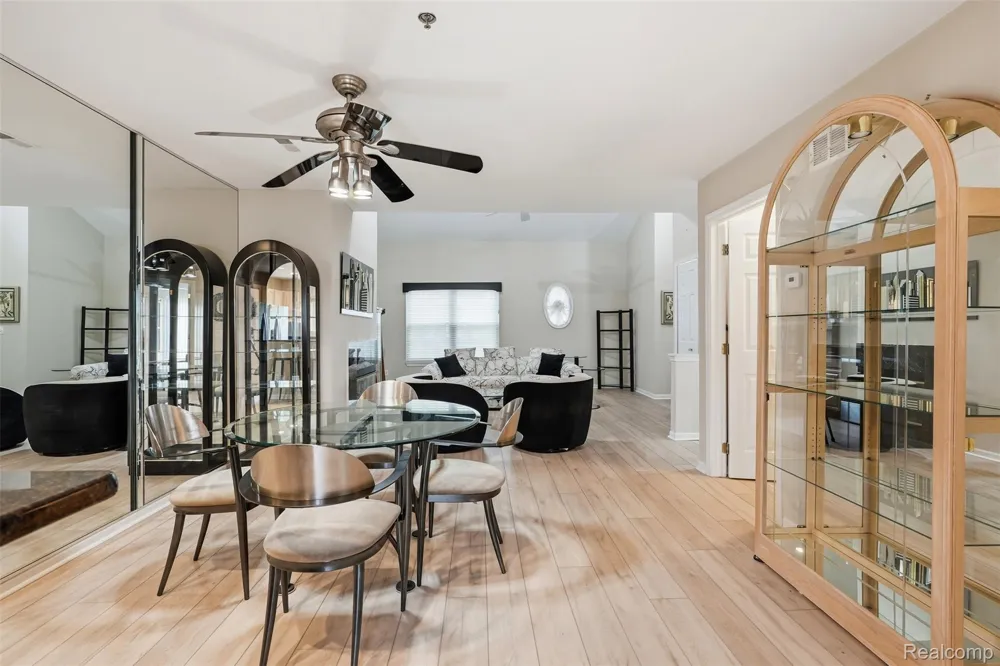 37 W Village Lane Dearborn City, MI 48124