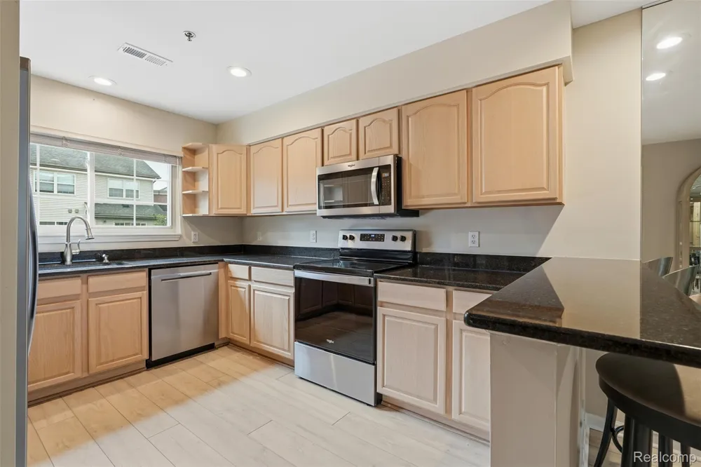 37 W Village Lane Dearborn City, MI 48124
