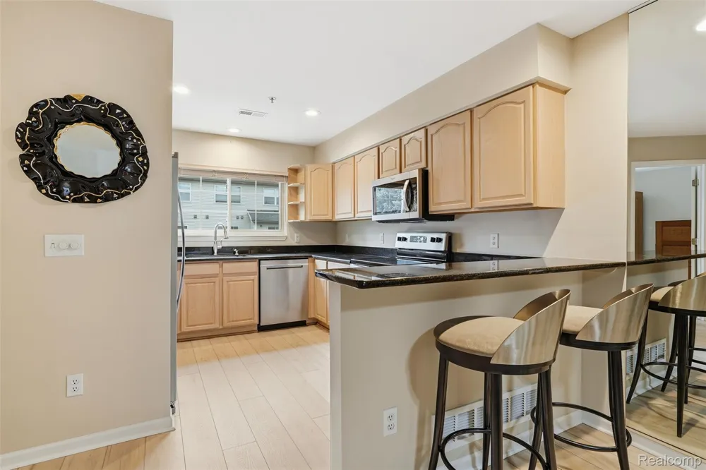 37 W Village Lane Dearborn City, MI 48124