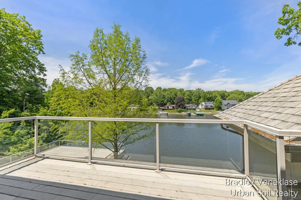 7635 Sandy Hollow Drive SE Alto, MI 49302