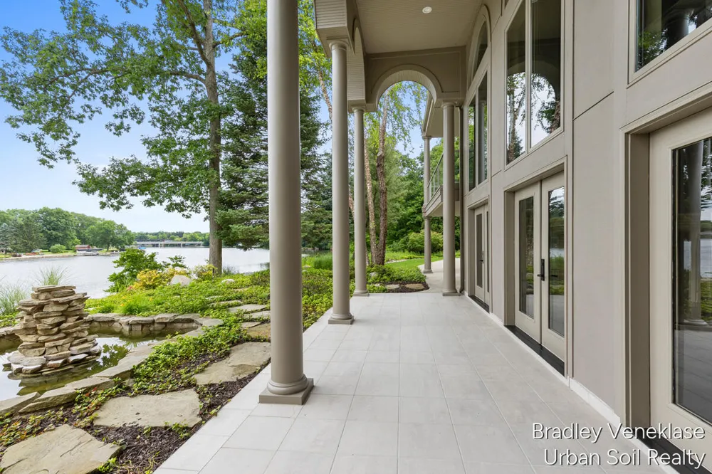 7635 Sandy Hollow Drive SE Alto, MI 49302